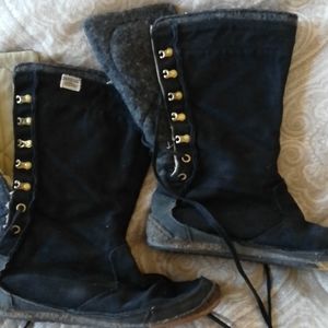 Recycled boots, simple shoes